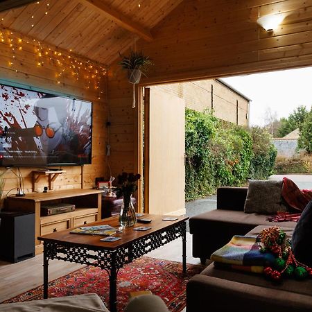 Spacious Cabin Evcharger And Free Parking Near Cambridge Bagian luar foto