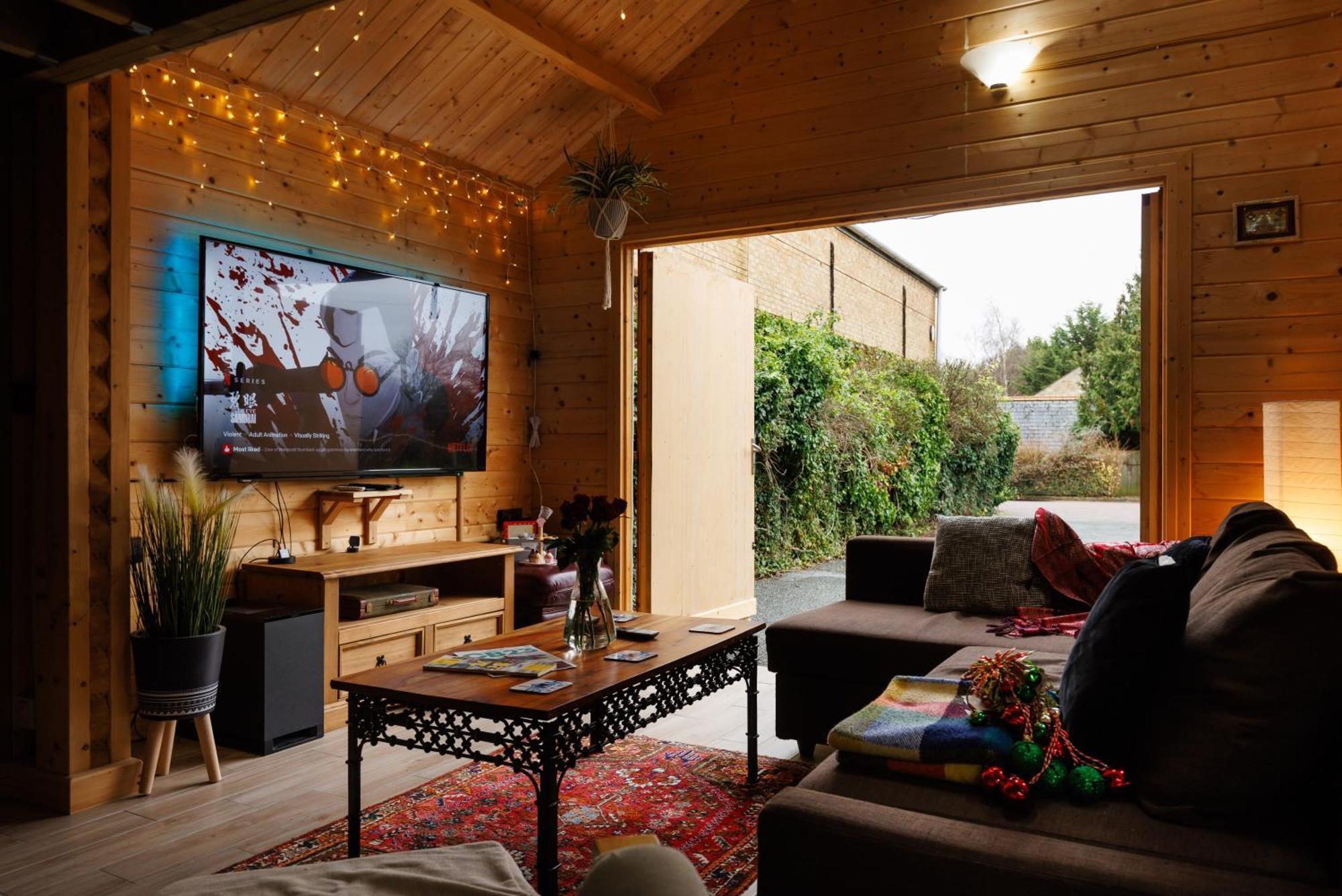 Spacious Cabin Evcharger And Free Parking Near Cambridge Bagian luar foto