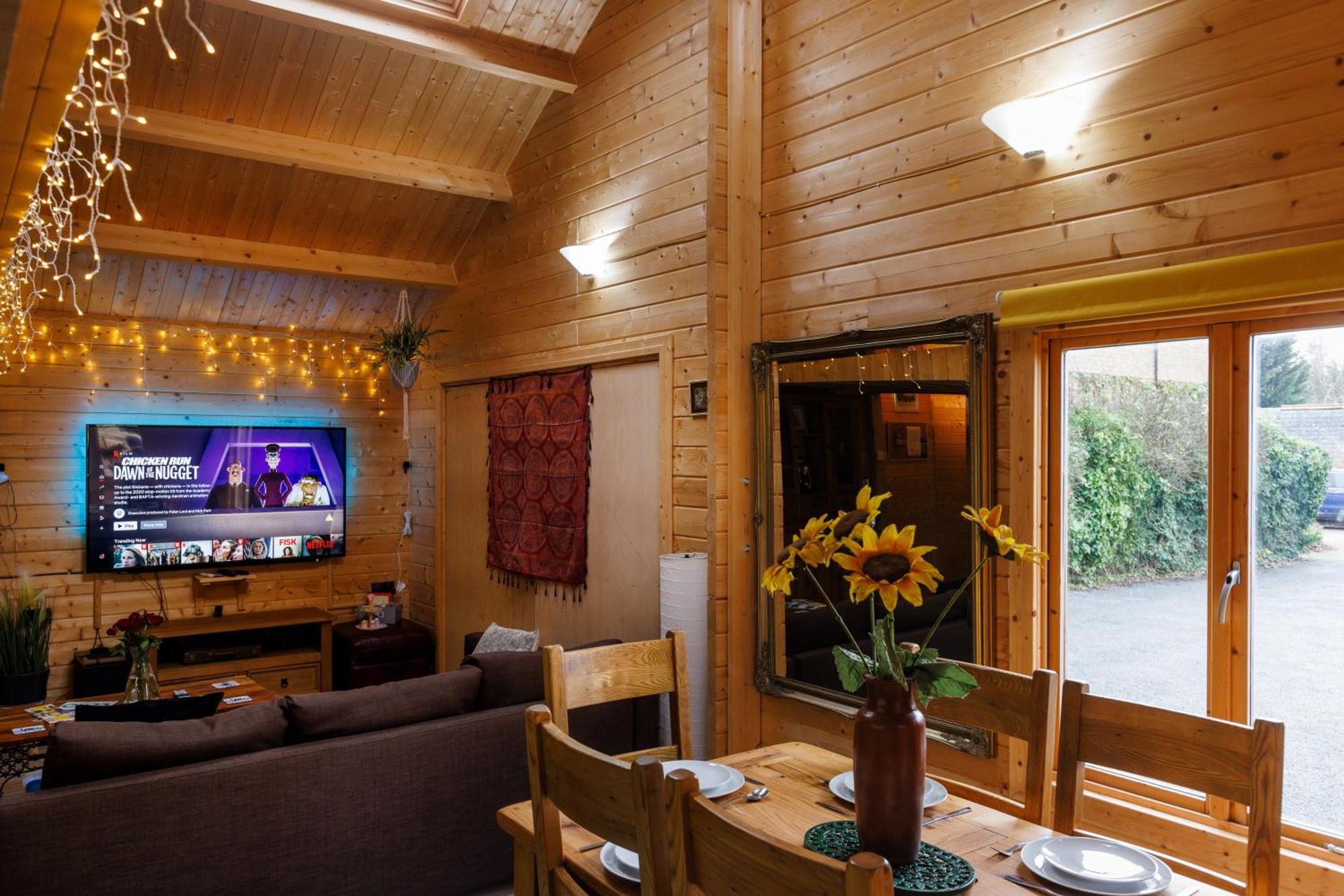 Spacious Cabin Evcharger And Free Parking Near Cambridge Bagian luar foto