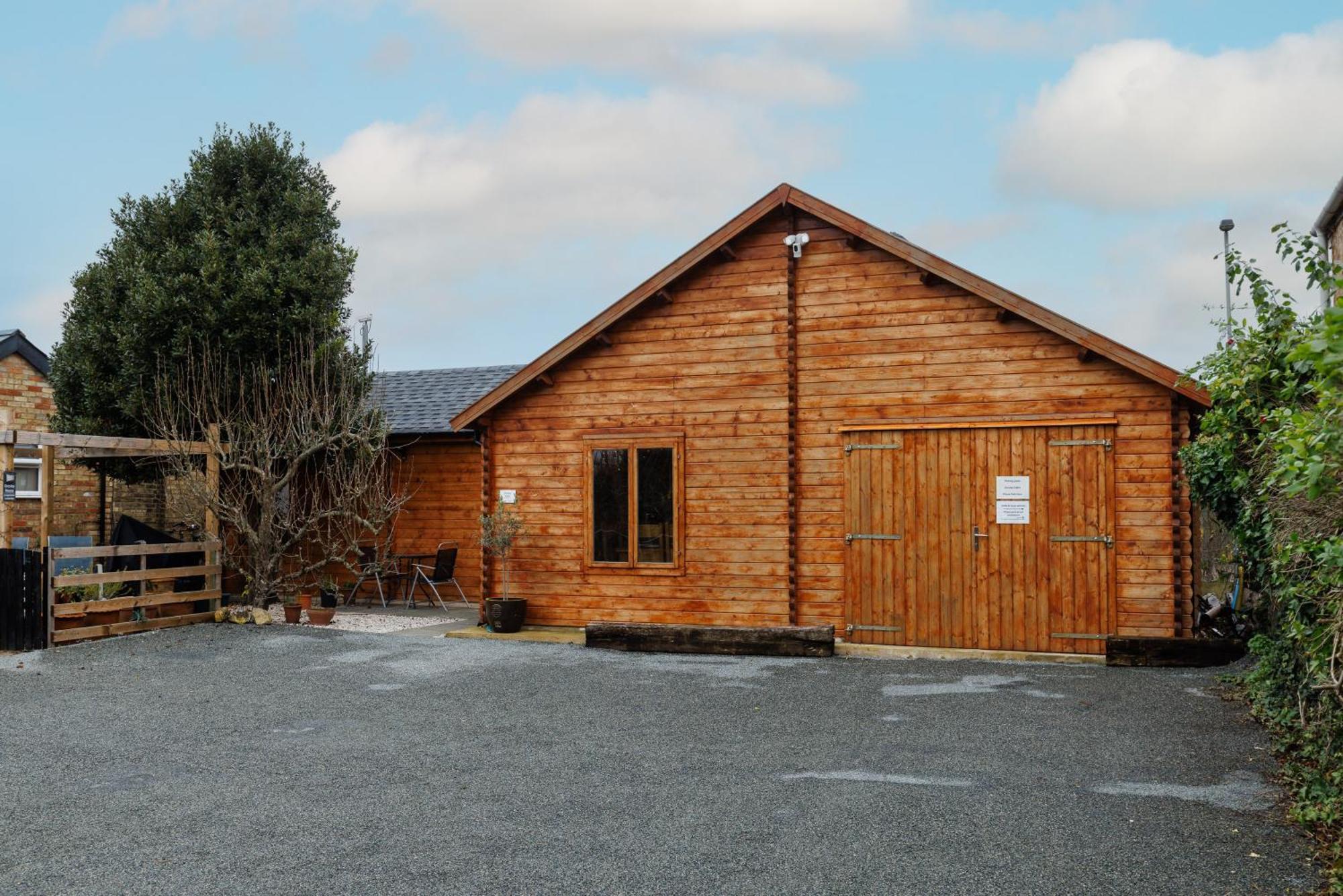 Spacious Cabin Evcharger And Free Parking Near Cambridge Bagian luar foto