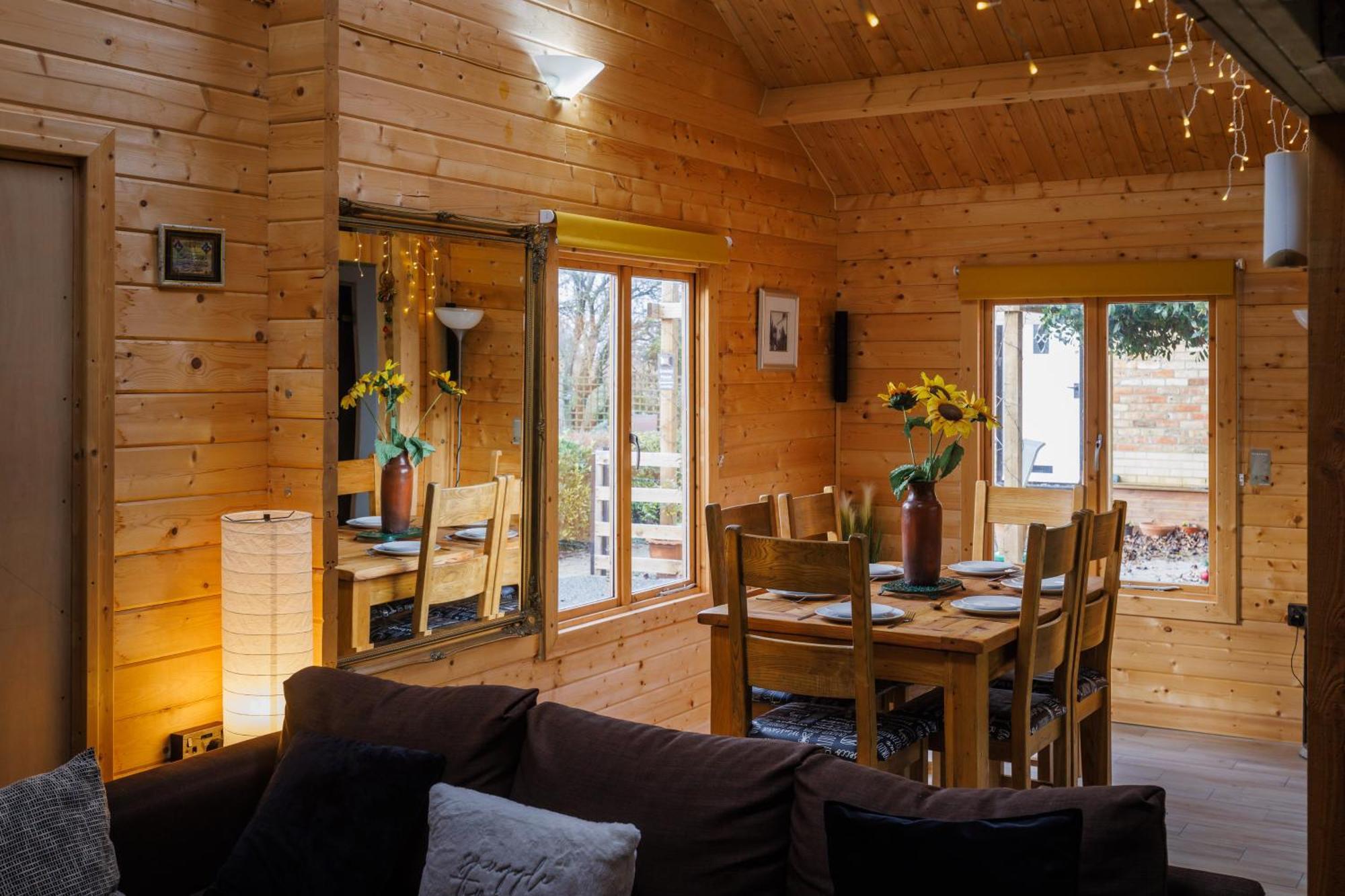 Spacious Cabin Evcharger And Free Parking Near Cambridge Bagian luar foto