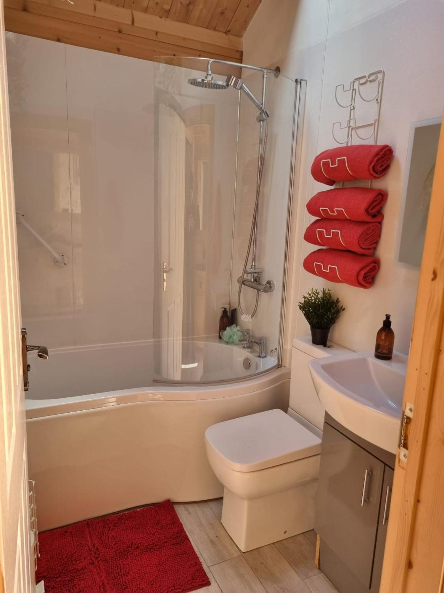 Spacious Cabin Evcharger And Free Parking Near Cambridge Bagian luar foto