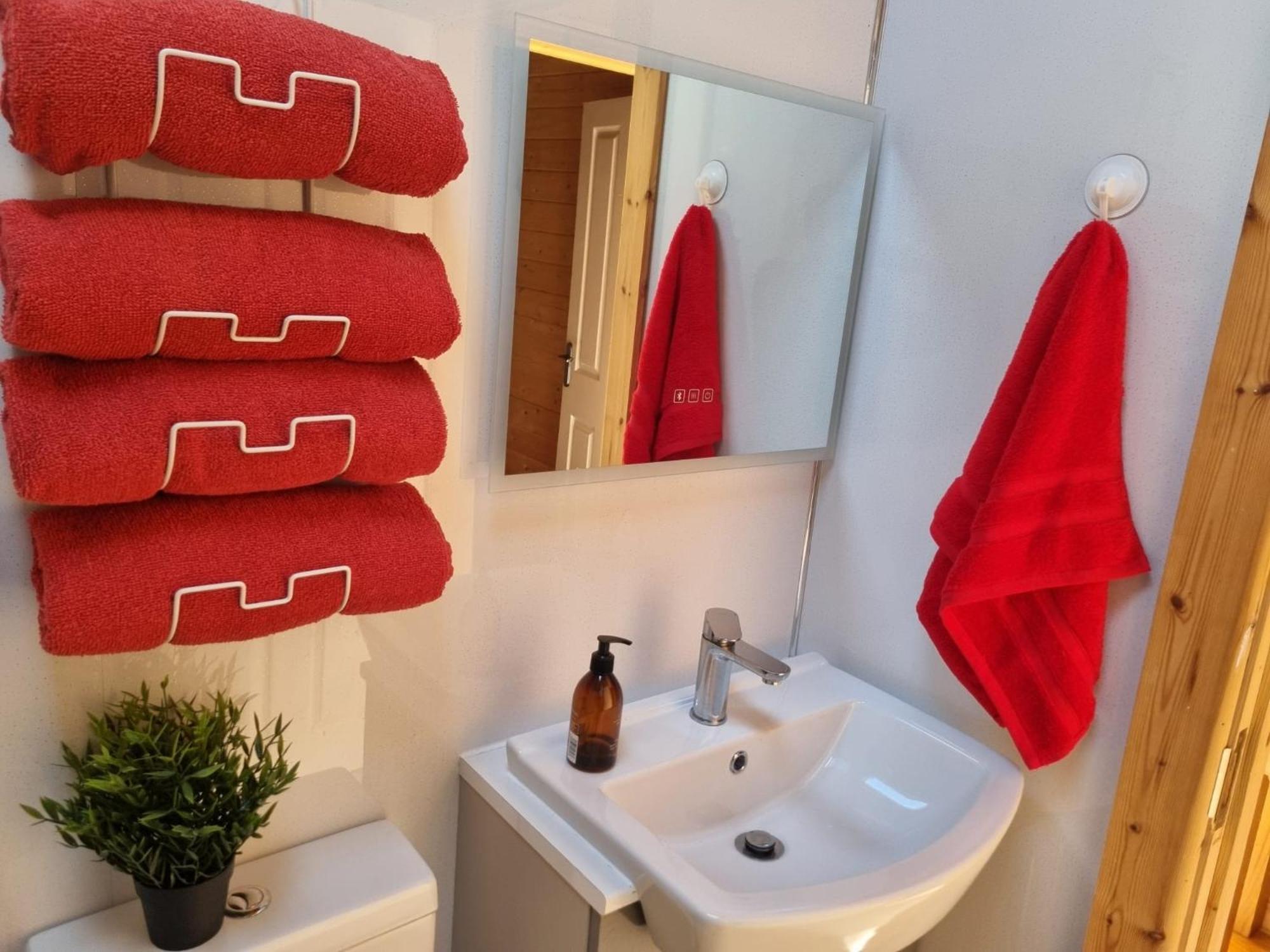 Spacious Cabin Evcharger And Free Parking Near Cambridge Bagian luar foto